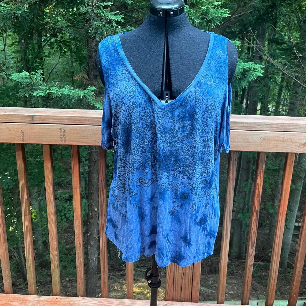 Rock and Republic B;lue Patterned Top